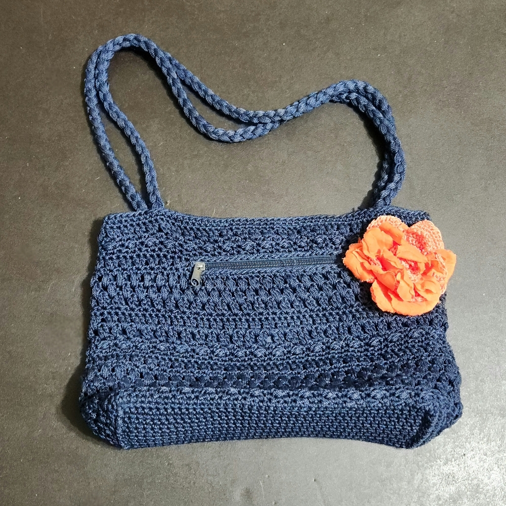 Lina crocheted shoulder bag with accent flower